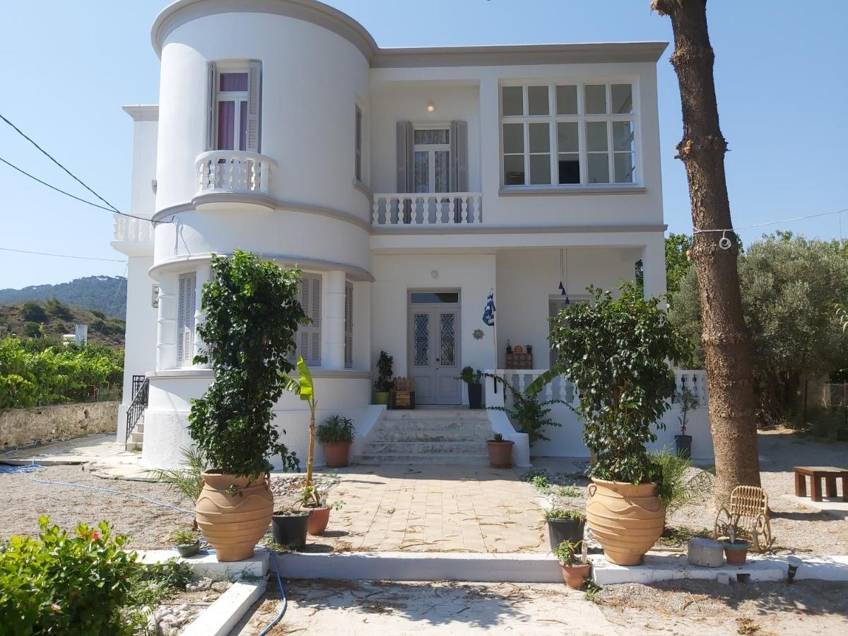 Tower Traditional Pool Villa Kremastí 外观 照片